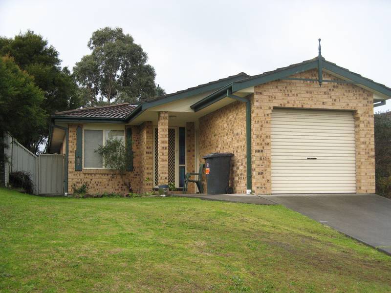 FRESHLY PAINTED - NEW CARPET! Picture 1
