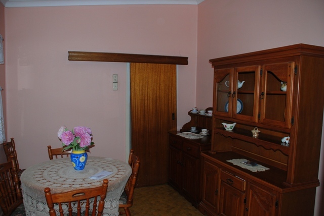 WHAT A GEM! Picture 3