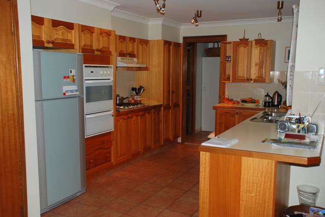 QUALITY BRICK HOME IN PEACEFUL SETTING - LAMBTON GARDENS Picture 3