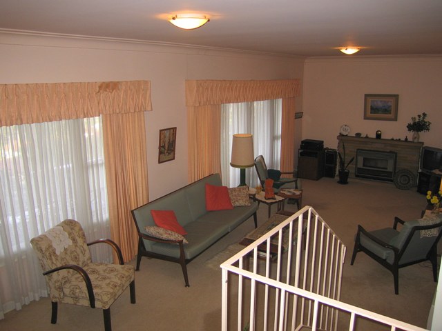 IMMACULATE HOME IN ELEVATED TRANQUIL SETTING Picture 2