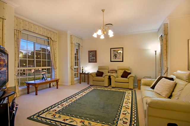 REFINED & ELEGANT- THE COMPLETE PACKAGE! Picture 3