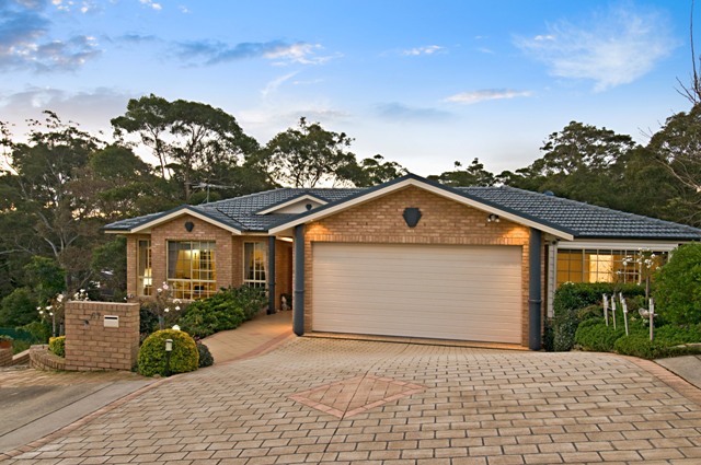 REFINED & ELEGANT- THE COMPLETE PACKAGE! Picture 2