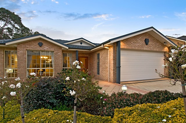 REFINED & ELEGANT- THE COMPLETE PACKAGE! Picture 1