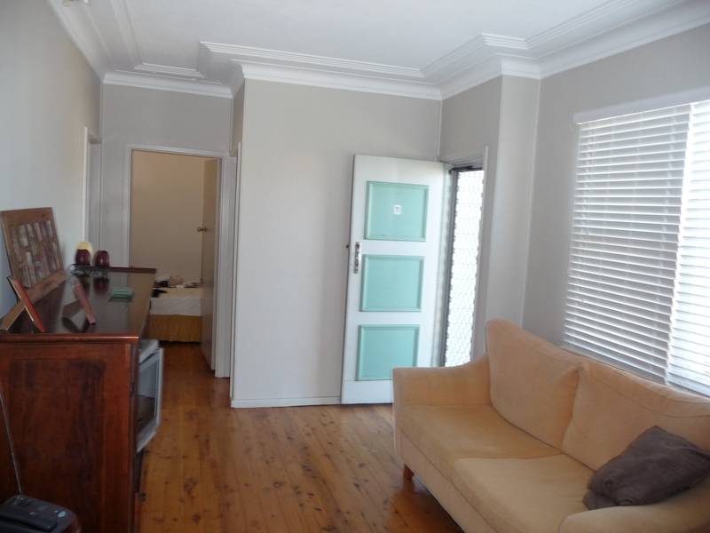 FANTASTIC 2 BEDROOM HOME! Picture 3