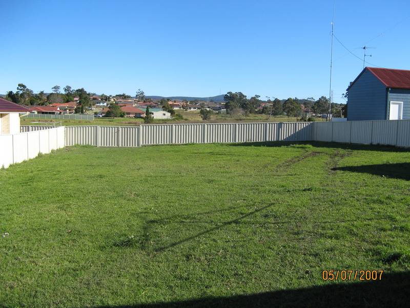 CLOSE TO SHOPS & SCHOOL! Picture 2