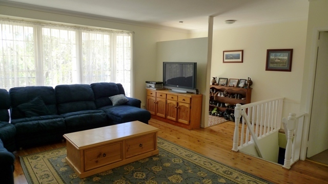 STYLISH HOME IN TRANQUIL BUSH SETTING Picture 3