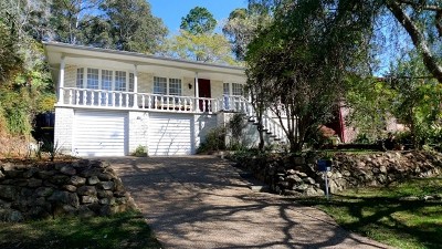 STYLISH HOME IN TRANQUIL BUSH SETTING Picture