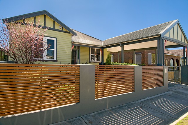 RENOVATED & EXTENDED
WITH GENEROUS PROPORTIONS Picture 1