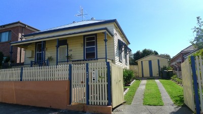 CHARMING PRE WW1 COTTAGE IN ULTRA CONVENIENT LOCATION Picture