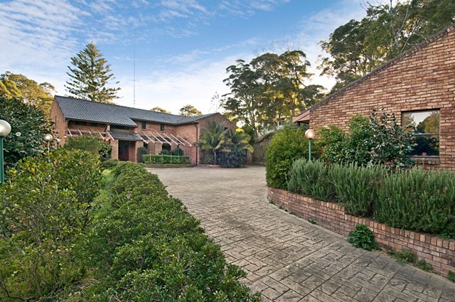 A RARE OPPORTUNITY IN THIS TIGHTLY HELD ENCLAVE Picture 2