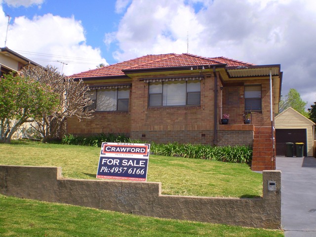 RENOVATED WITH FLAIR Picture 1