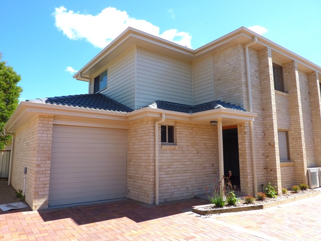 Newly constructed townhouses. Picture 1
