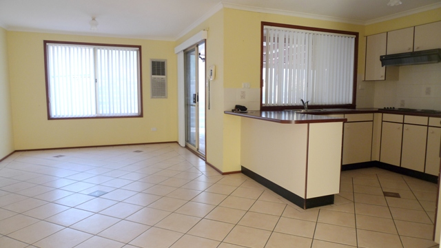 COMFORTABLE LEVEL LIVING Picture 3