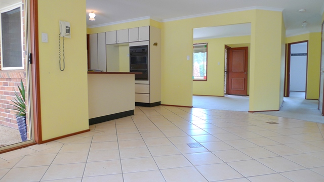 COMFORTABLE LEVEL LIVING Picture 2