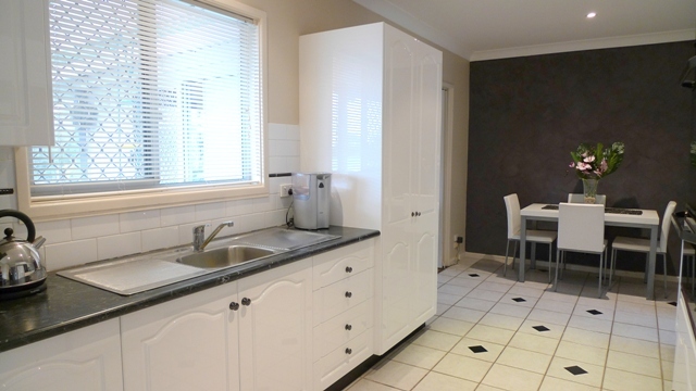 RECENTLY REMODELLED PROPERTY IN POPULAR LOCATION! Picture 2