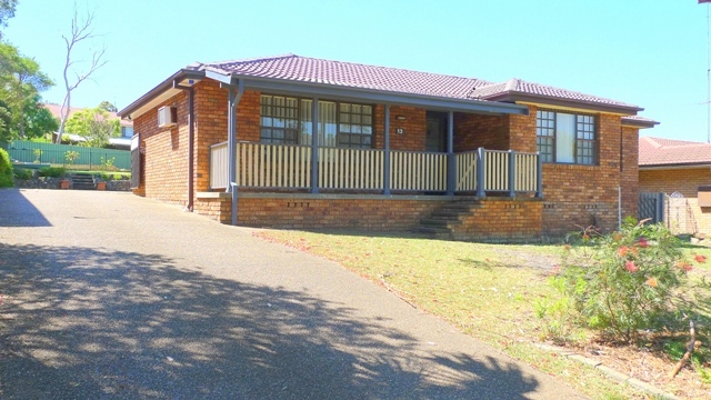 SUPERB SINGLE LEVEL HOME ON OVER 1000SQM BLOCK Picture 1