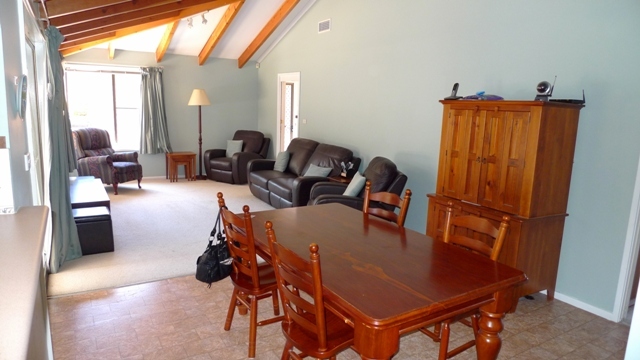 SUPERB SINGLE LEVEL HOME ON OVER 1000SQM BLOCK Picture 2