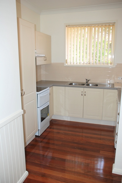 TOTALLY RENOVATED INTERIOR Picture 3