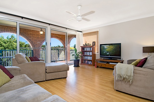 STYLISH HOME IN A PEACEFUL SETTING - currently tenanted at $450 per week Picture 2