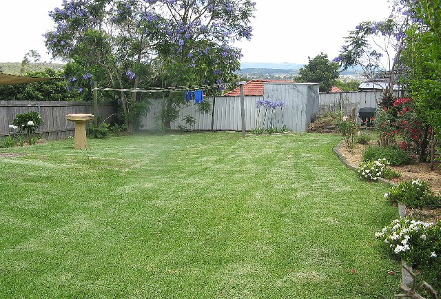 TIDY 2/3 BEDROOM HOME Picture 3