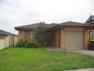 3 BEDROOM HOUSE - CLOSE TO THE UNI! Picture 3 BEDROOM HOUSE - CLOSE TO THE UNI! Picture