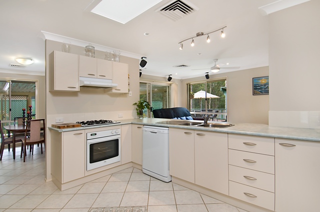 SINGLE LEVEL PROPERTY WITH LEAFY OUTLOOK Picture 2