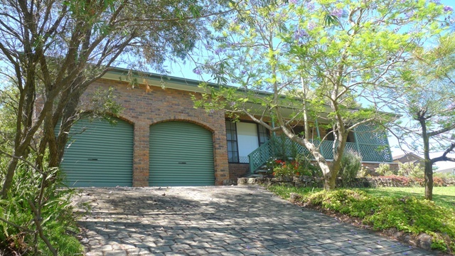 SUPERB RESIDENCE IN QUALITY SILVER STREAM ESTATE Picture 1