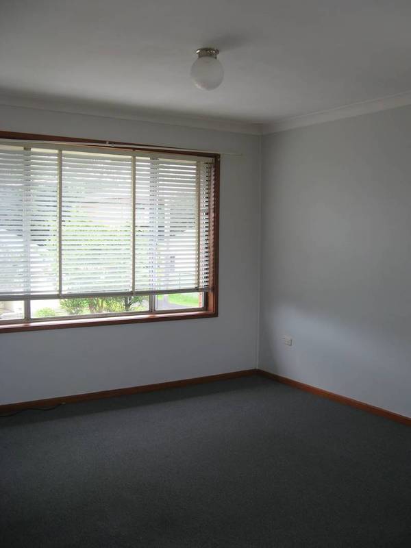 UPDATED UNIT WITH RENOVATED KITCHEN Picture 3