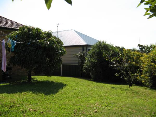 FRESHLY PAINTED, NEW CARPET! Picture 2