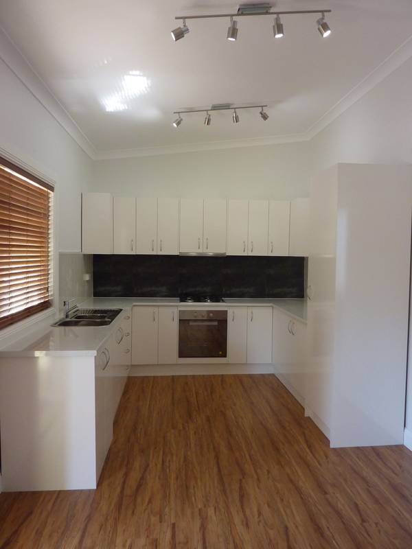 RENOVATED THROUGHOUT Picture 1