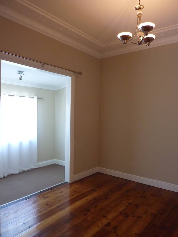 RENOVATED THROUGHOUT Picture 3