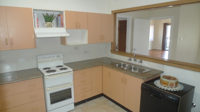 SUPERB FAMILY HOME + STUDIO Picture 2