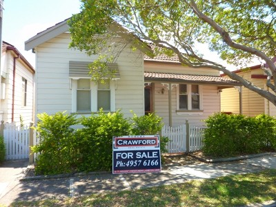 VERY COMFORTABLE OLDER HOME Picture