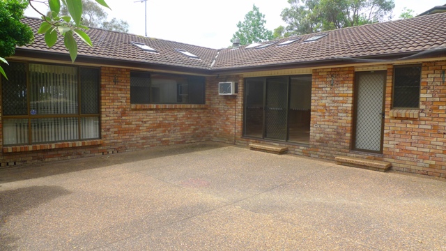 FABULOUS FAMILY HOME IN PRESTIGIOUS LOCATION Picture 3