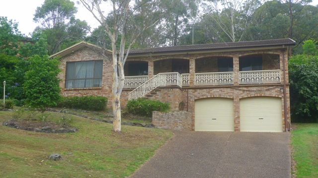 FABULOUS FAMILY HOME IN PRESTIGIOUS LOCATION Picture 1