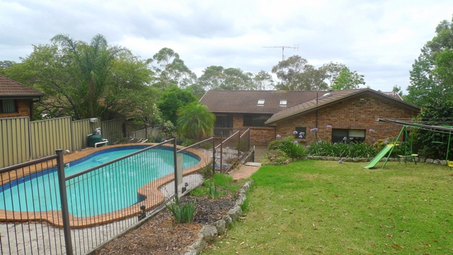 FABULOUS FAMILY HOME IN PRESTIGIOUS LOCATION Picture 2