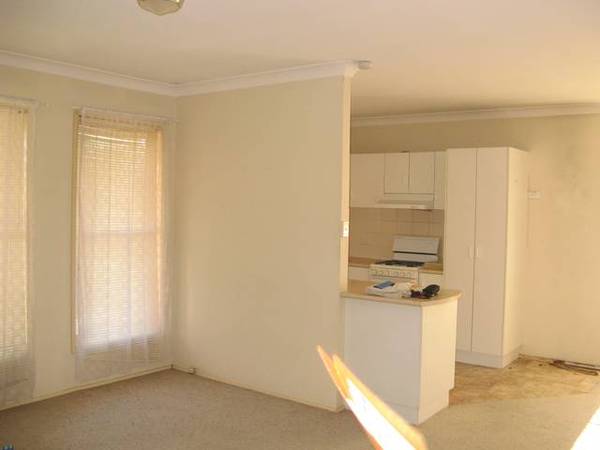 CLOSE TO THE UNI! Picture 2