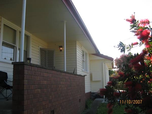 NEAT ONE BEDROOM FLAT Picture 1