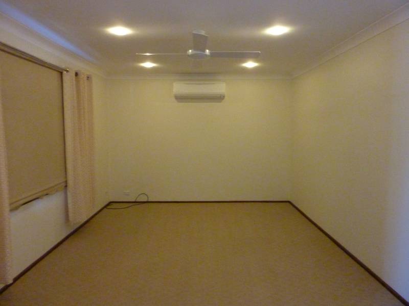 FRESHLY UPDATD - FANTASTIC FAMILY HOME! Picture 3