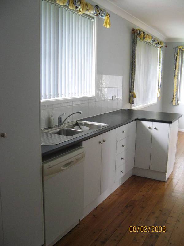 GREAT 3 BEDROOM HOME Picture 3