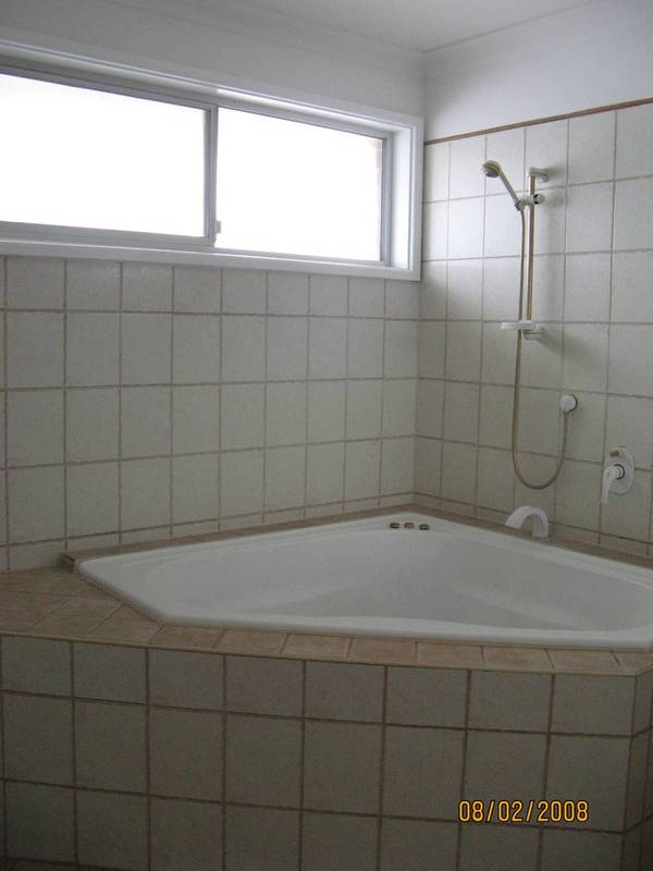 GREAT 3 BEDROOM HOME Picture 2