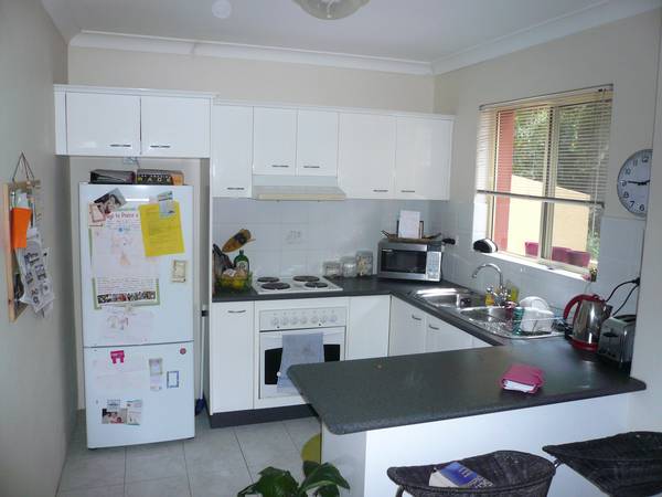 Modern 2 bedroom Unit Picture 3