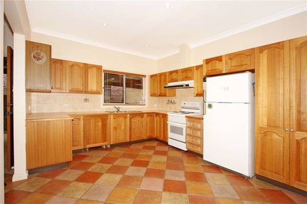 Renovated single level 4 bedroom home with rumpus or study Picture 2