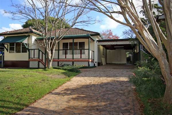 Renovated single level 4 bedroom home with rumpus or study Picture 1