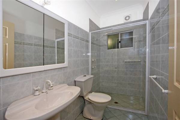 Renovated single level 4 bedroom home with rumpus or study Picture 3