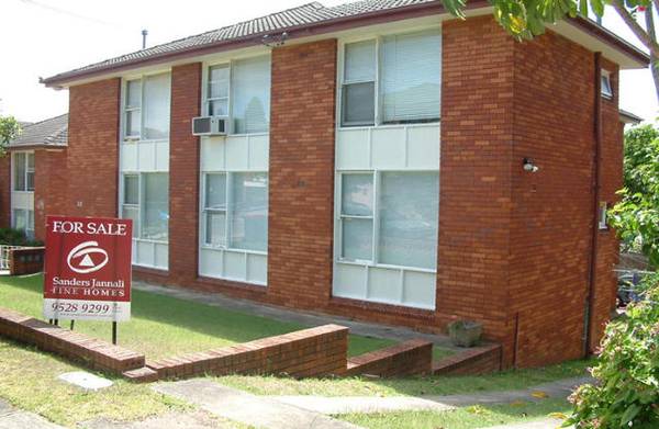 Ground floor unit, fully renovated, great investment. Picture 1