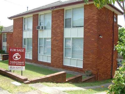 Ground floor unit, fully renovated, great investment. Picture