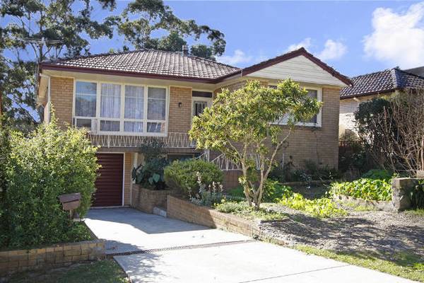 First Class Location, North Facing Yard with Pool Picture 1