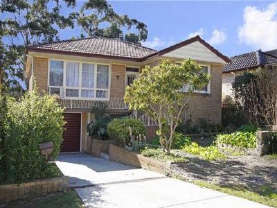 First Class Location, North Facing Yard with Pool Picture