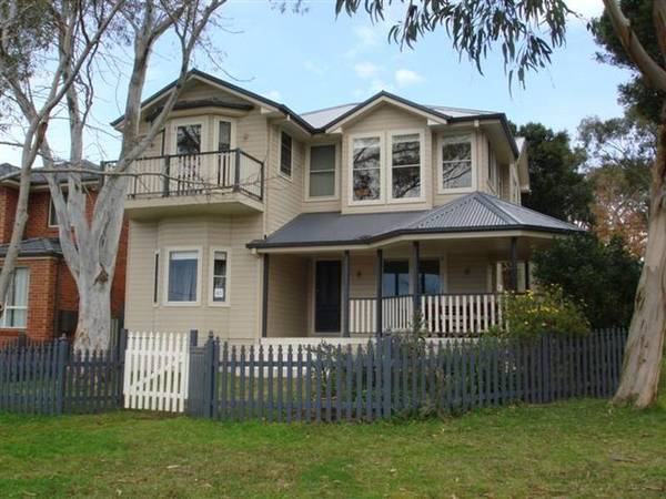 SUPURB FAMILY HOME IN FANTASTIC STREET Picture 1